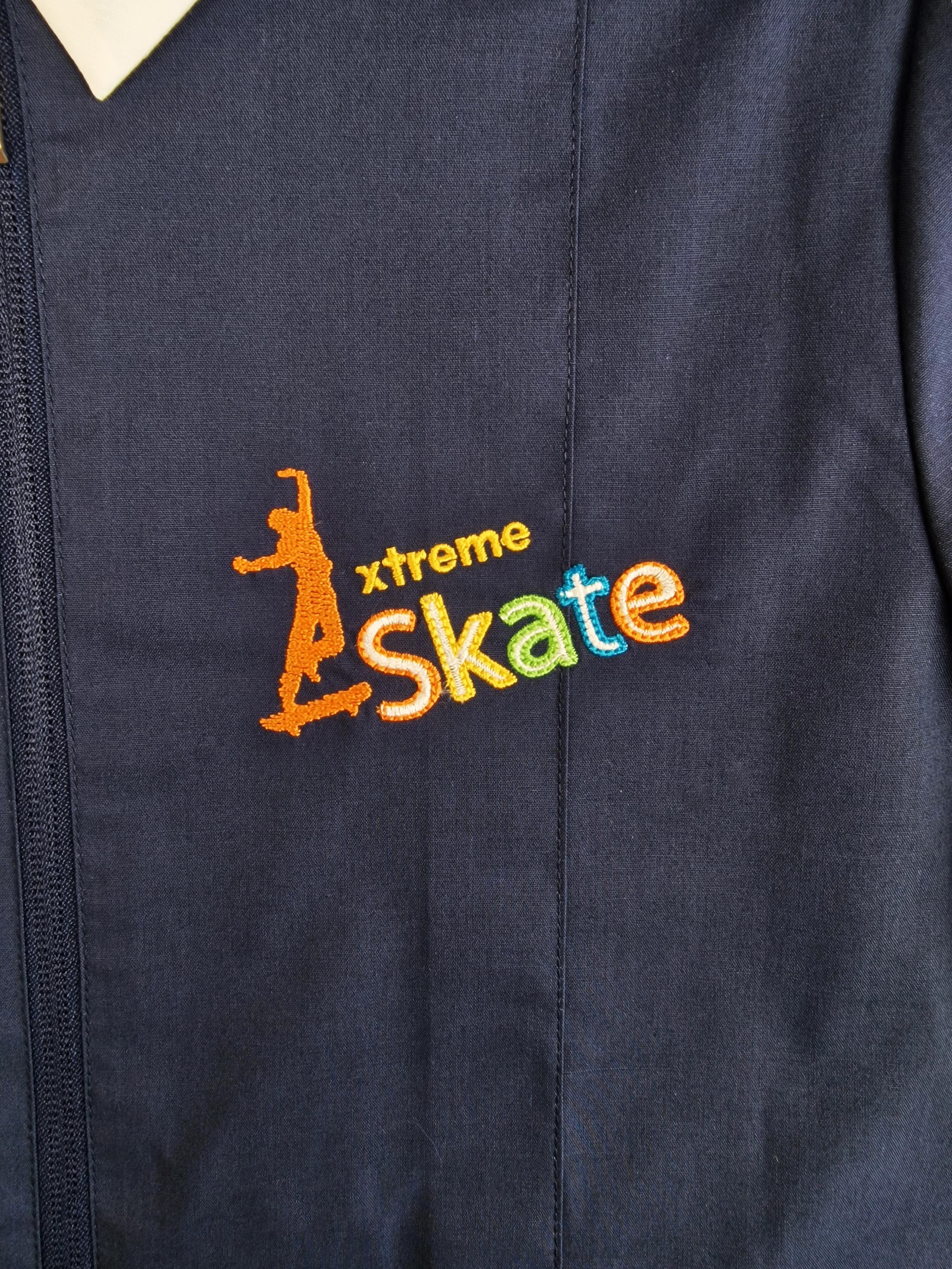 Grembiule scuola elementare da bambino con zip blu Siggi skateboard